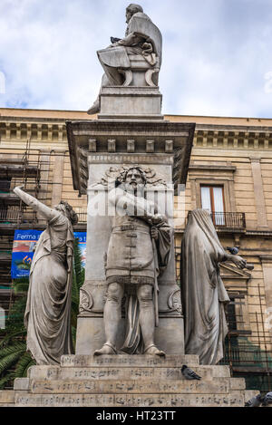 Opera italiana compositore Vincenzo Bellini monumento sulla Piazza Stesicoro (Piazza Stesicoro) nella città di Catania, sul lato est della Sicilia Isola, Italia Foto Stock