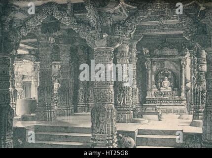 'L'interno di un tempio Jain a Mount Abu in Rajputana', C1903 (1904). Artista: sconosciuto. Foto Stock