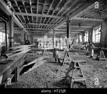 Fabbricazione di velivoli, Hampton & Sons Ltd lavora, 43 Belvedere Road, Lambeth, Londra, luglio 1916. Artista: H Bedford Lemere. Foto Stock