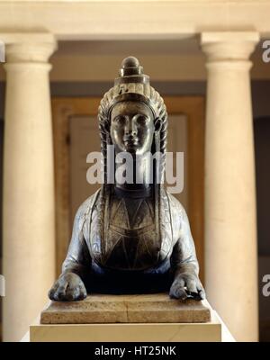 La sfinge di piombo da John Cheere al piano terra dell'edificio di collegamento, Chiswick House, Londra, c2000s. Artista: sconosciuto. Foto Stock