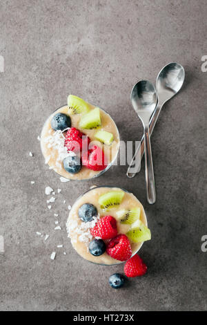 Chia budino di semi con frutti di bosco Foto Stock