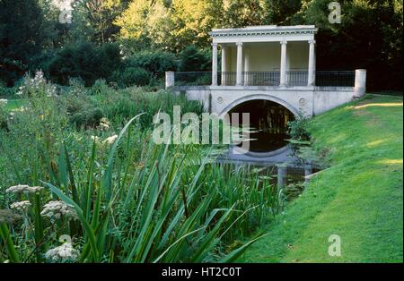 Casa del tè a ponte Audley End House e giardini, Saffron Walden, Essex, c2000s(?). Artista: Marianne Majerus. Foto Stock