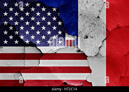 Bandiere di Stati Uniti e Francia dipinta sulla parete incrinato Foto Stock