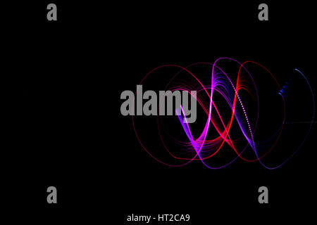 Lungo la luce di esposizione di pittura o percorsi di luce Foto Stock