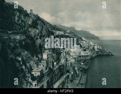 Vista di Amalfi, Italia, 1927. Artista: Eugen Poppel. Foto Stock