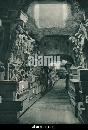 Catacombe dei Cappuccini, Palermo, sicilia, Italy, 1927. Artista: Eugen Poppel. Foto Stock
