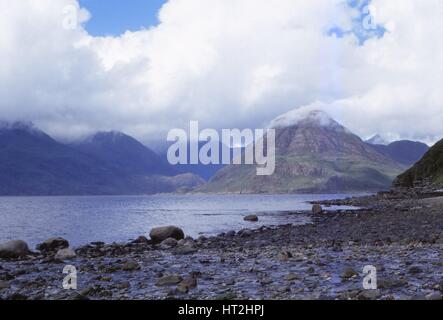 Il Black Cuillins sul Loch Scavaig, Isola di Skye in Scozia, xx secolo. Artista: CM Dixon. Foto Stock