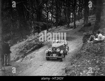 Trionfo open tourer prendendo parte al B&HMC Brighton-Beer Trial, Fingle Bridge Hill, Devon, 1934. Artista: Bill Brunell. Foto Stock