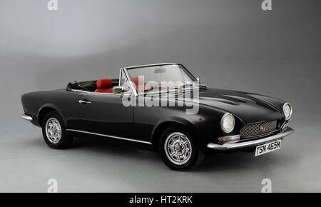 1974 Fiat 124 Spyder. Artista: sconosciuto. Foto Stock