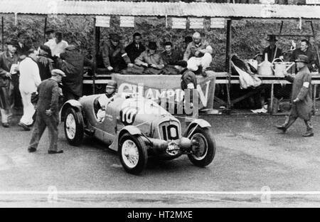 Delahaye 135S pilotato da René Le Begue e Nicolas Mahe, all'Ulster TT Ards 1936 Artista: sconosciuto. Foto Stock