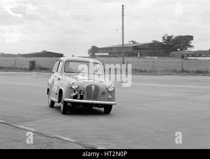 Austin A35 a 750 MC 6 relè ora di gara Silverstone 1957 Artista: sconosciuto. Foto Stock