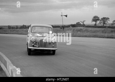 Austin A35 a 750 MC 6 relè ora di gara Silverstone 1957 Artista: sconosciuto. Foto Stock