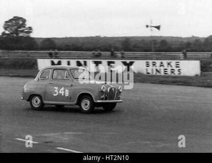 Austin A35 a 750 MC 6 relè ora di gara Silverstone 1957 Artista: sconosciuto. Foto Stock