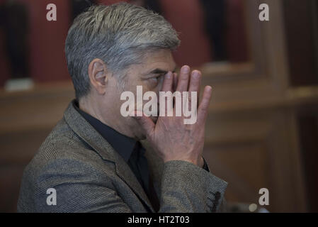 Atene, Grecia. 6 Mar, 2017. GEORGE CORRAFACE durante la cerimonia. George Kaminis, Sindaco di Atene, dichiarata Greco-francese attore Georges Corraface cittadino onorario del Comune di Atene. Credito: Nikolas Georgiou/ZUMA filo/Alamy Live News Foto Stock