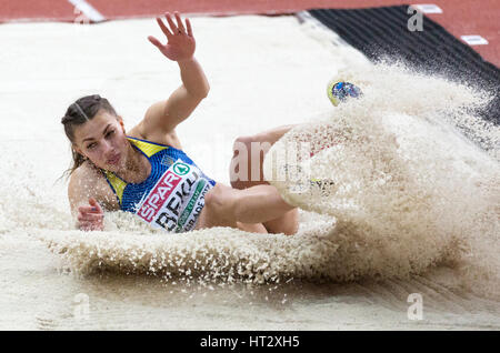 A Belgrado, in Serbia. 6 Mar, 2017. Maryna Bekh dell'Ucraina compete in Donne Salto in lungo finale del giorno tre del 2017 Europeo di Atletica Leggera Indoor campionati a Kombank Arena il 5 marzo 2017 a Belgrado in Serbia. Credito: Nikola Krstic/Alamy Live News Foto Stock