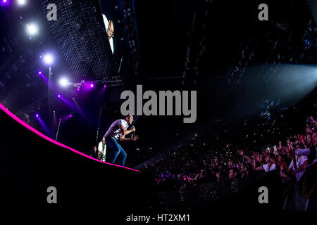 Milano, Italia. 06 Mar, 2017. Banda italiana Modà eseguire live al Mediolanum Forum Credito: Mairo Cinquetti/Alamy Live News Foto Stock