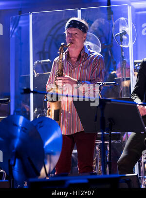 Berlino, Germania. 06 Mar, 2017. Bill Evans (sassofonista) Uomo anime gemelle Doki und ali della libertà in concerto a Berlino, Germania am 06.03.2017 Credito: Peter Schatz/Alamy Live News Foto Stock