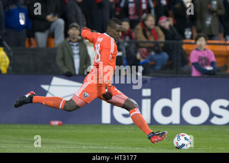 D.C. Regno portiere Bill Hamid (28) assume un obiettivo calcio durante la D.C. Regno's home opener contro Sporting Kansas City che finito 0-0 a RFK Stadium di Washington, D.C. sabato 4 marzo 2017. Foto Stock