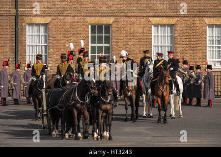 Londra, Regno Unito. 7 Mar, 2017. Kings truppa cavallo Royal Artillery ispezione annuale a Woolwich caserma, a sud-est di Londra. Parte della famiglia di truppe, compiti comprendono la cottura del Royal saluta in Hyde Park e Green Park sulla Royal anniversari e occasioni di stato. 111 cavalli sono di stanza a Woolwich caserma. Credito: claire doherty/Alamy Live News Foto Stock