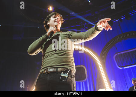 Londra, Regno Unito. 7 Mar, 2017. Danish pop e soul band, Lukas Graham, dotato cantante "Lukas Forchhammer', suona al Roundhouse di Camden, London, 2017 Credit: Myles Wright/ZUMA filo/Alamy Live News Foto Stock