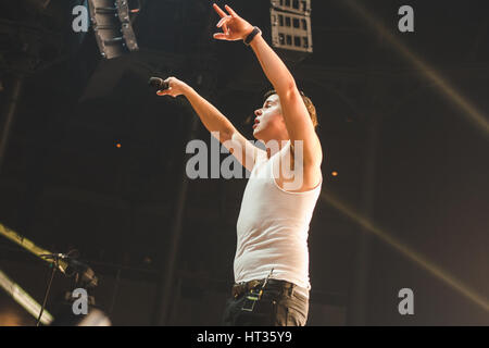 Londra, Regno Unito. 7 Mar, 2017. Danish pop e soul band, Lukas Graham, dotato cantante "Lukas Forchhammer', suona al Roundhouse di Camden, London, 2017 Credit: Myles Wright/ZUMA filo/Alamy Live News Foto Stock