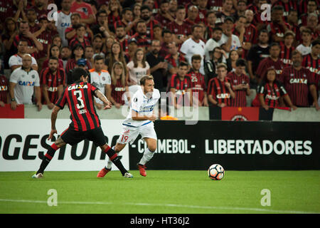 Curitiba, Brasile. 07Th Mar, 2017. AtlÃ © tico PR x Universidad CatÃ³lica, avviamento vÃ¡lida il primo round della CONMEBOL fase di gruppo Bridgestone Libertadores 2017 tenutasi nella Baixada Arena a Curitiba, PR. Credito: Guilherme Artigas/FotoArena/Alamy Live News Foto Stock