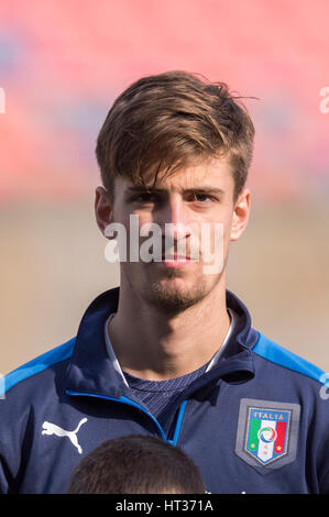 Bologna, Italia. Il 22 febbraio, 2017. Matteo Gabbia (ITA) Calcio/Calcetto : U-19 International amichevole tra Italia 3-3 Francia a Stadio Renato Dall'Ara di Bologna, in Italia . Credito: Maurizio Borsari/AFLO/Alamy Live News Foto Stock