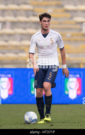 Bologna, Italia. Il 22 febbraio, 2017. Marco Varnier (ITA) Calcio/Calcetto : U-19 International amichevole tra Italia 3-3 Francia a Stadio Renato Dall'Ara di Bologna, in Italia . Credito: Maurizio Borsari/AFLO/Alamy Live News Foto Stock