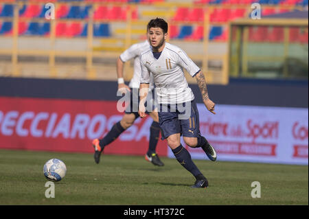 Bologna, Italia. Il 22 febbraio, 2017. Nicholas Pierini (ITA) Calcio/Calcetto : U-19 International amichevole tra Italia 3-3 Francia a Stadio Renato Dall'Ara di Bologna, in Italia . Credito: Maurizio Borsari/AFLO/Alamy Live News Foto Stock