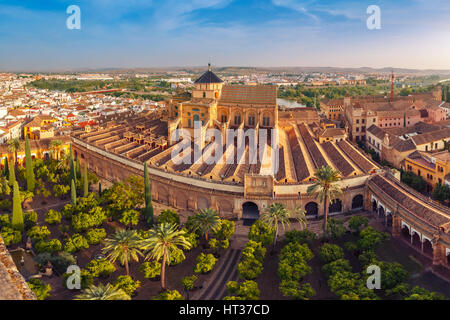 Panoramica vista aerea della Grande Moschea Mezquita - Catedral de Cordoba, Andalusia, Spagna Foto Stock