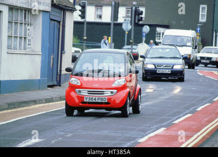 2001 Smart Auto. Artista: sconosciuto. Foto Stock