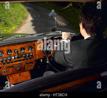 Guida con autista 1970 Daimler VANDEN PLAS DS 420 limousine. Artista: sconosciuto. Foto Stock