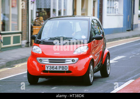 2001 Smart Auto. Artista: sconosciuto. Foto Stock