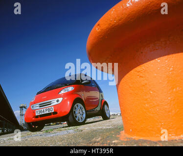 2001 Smart Auto. Artista: sconosciuto. Foto Stock