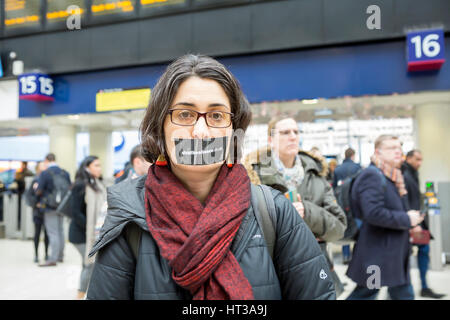 London, Regno Unito - 27 Febbraio 2017: Interrompere il silenzio. La campagna è stata lanciata a Londra a intervenire per le persone le cui voci desidera essere hea Foto Stock