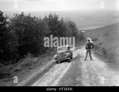 1935 Hillman Minx 1185 cc per competere in una Talbot CC prova. Artista: Bill Brunell. Foto Stock