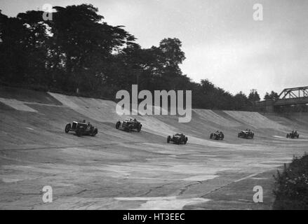 Auto Racing sul settore bancario a un CCM membri giorno, Brooklands. Artista: Bill Brunell. Foto Stock