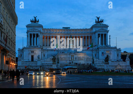 Monumento di Vittorio Emanuele, via Teatro Marcello, Roma, Italia Foto Stock