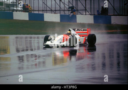 Ayrton Senna alla McLaren MP4-8 1993 Grand Prix Europeo a Donington Artista: sconosciuto. Foto Stock