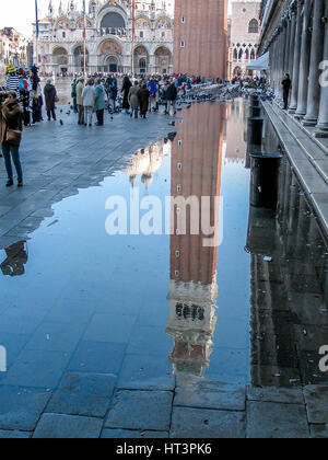 Acqua alta. Piazza San Marco. Venezia. Italia Foto Stock