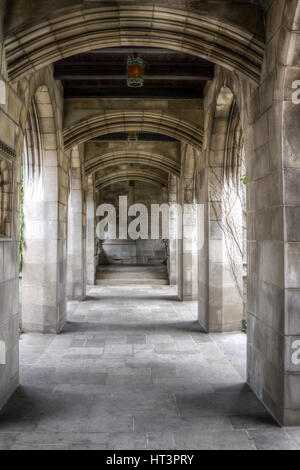 Un design romana chiesa ha ispirato la passerella fatta di mano di pietra da taglio si trova nella città di Chicago Foto Stock