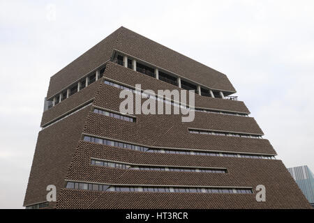 Vista del nuovo interruttore House edificio a galleria d'arte Tate Modern dai deputati camera patio Londra, UK KATHY DEWITT Foto Stock