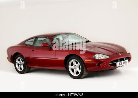 1999 la Jaguar XK8 coupé Artista: sconosciuto. Foto Stock