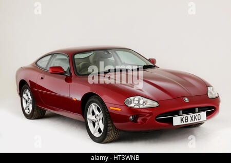 1999 la Jaguar XK8 coupé Artista: sconosciuto. Foto Stock