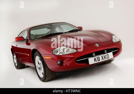 1999 la Jaguar XK8 coupé Artista: sconosciuto. Foto Stock