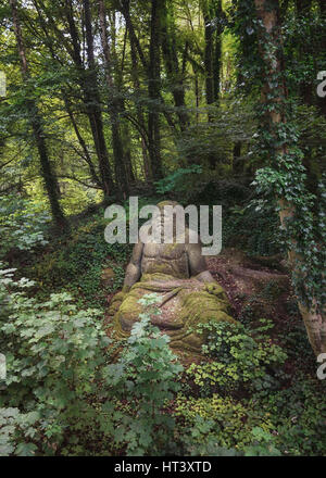 Landgraaf, Paesi Bassi - Luglio 12, 2016: Statua di Zeus in folies foresta del Parc Mondo Verde. Foto Stock