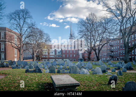 Copp sulla collina di seppellire il cimitero di massa e la vecchia chiesa del Nord - Boston, Massachusetts, STATI UNITI D'AMERICA Foto Stock