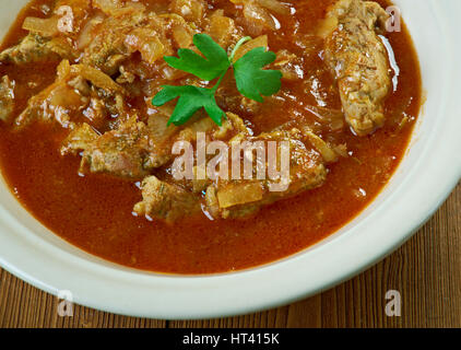 Sarapatel - cucina Goan. carne di maiale cotto a vapore del pane di noce di cocco Foto Stock