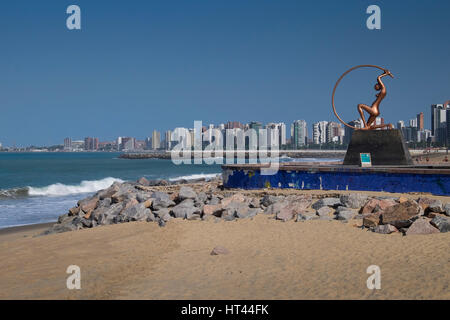 Irecema statua virtuale su Praia de Iracema beach, Fortaleza, Stato di Ceará, Brasile, Sud America Foto Stock