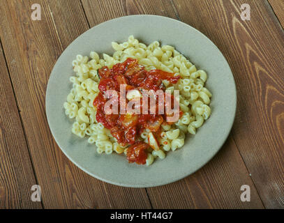 Pasta c'anciova - tradizionale pasta siciliana Foto Stock